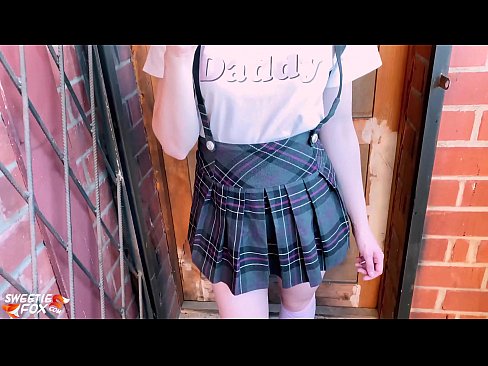 ❤️ Koolitüdruk imeb sügavalt oma riista ja kuratab klasside asemel. ❤❌ Seksivideo at et.liporno.ru