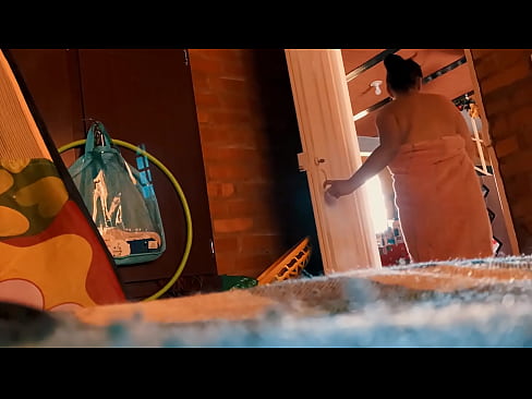 ❤️ Minu onu järgneb mulle duši alla, ta nabib mind, samal ajal kui ma duši all käin. ❤❌ Seksivideo at et.liporno.ru