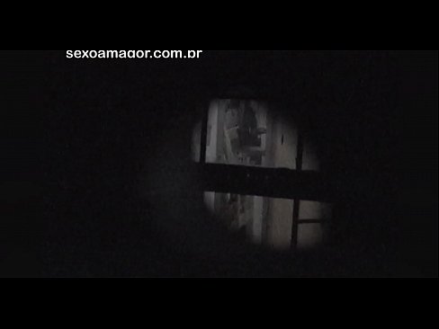 ❤️ Blondiin saab salaja videolevi naabruskonna voyeuri poolt peidetud õõnsate telliskivide taha peidetud ❤❌ Seksivideo at et.liporno.ru
